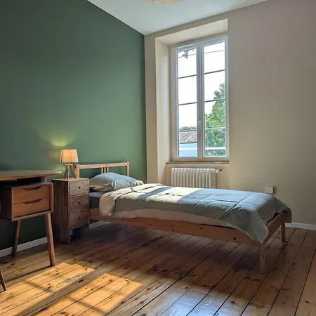 Charmante Maison Xixe Sur Avec 3 Chambres, Cour Privative & Parking