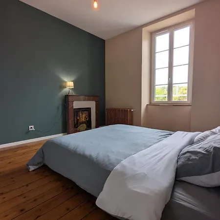 Charmante Maison Xixe Sur Avec 3 Chambres, Cour Privative & Parking Landhaus