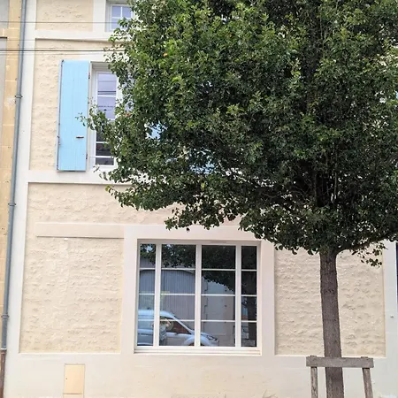 Charmante Maison Xixe Sur Avec 3 Chambres, Cour Privative & Parking * Jarnac